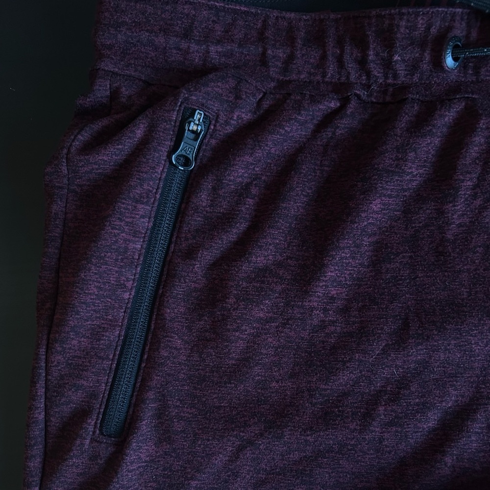 American Eagle Men’s Medium Burgundy Flex Tech Athletic Shorts - Picture 8 of 9